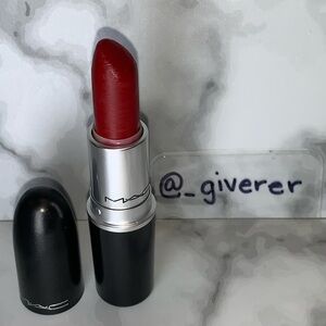 RUNAWAY RED - Satin Lipstick MAC
